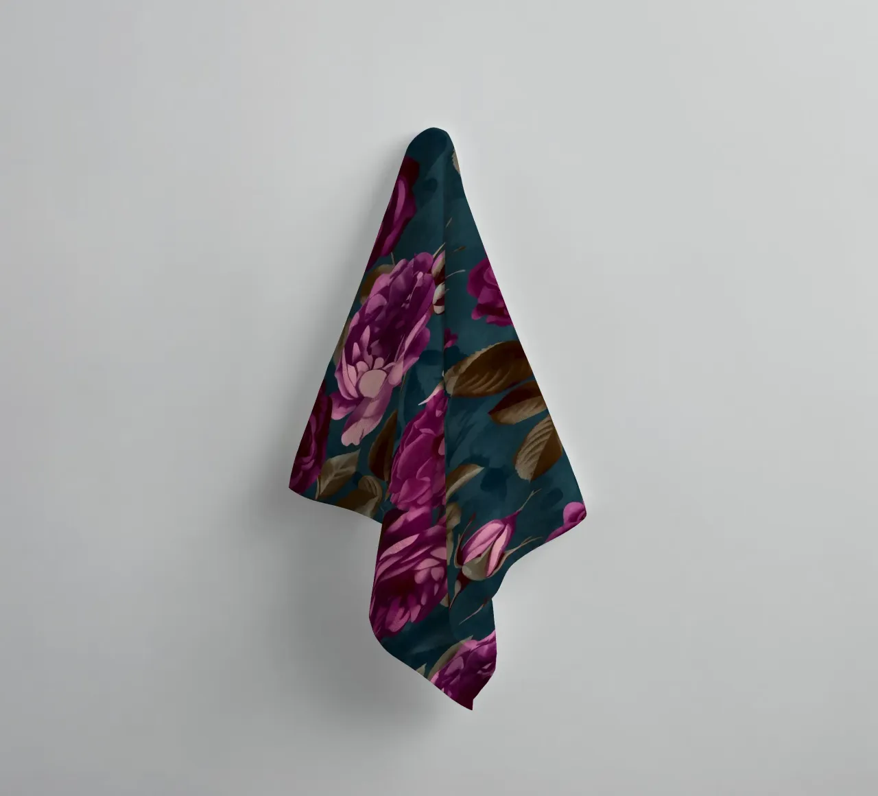Samtig Moody Flower Grandeur Fuchsia Mauve Türkis Handtuch von Andrea Haase Floral Passion