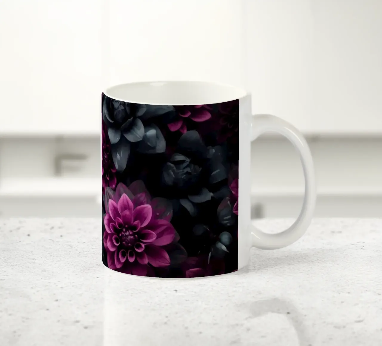 Giardino di mezzanotte Fiori di velluto opulenti tazza in ceramica da Andrea Haase Floral Passion