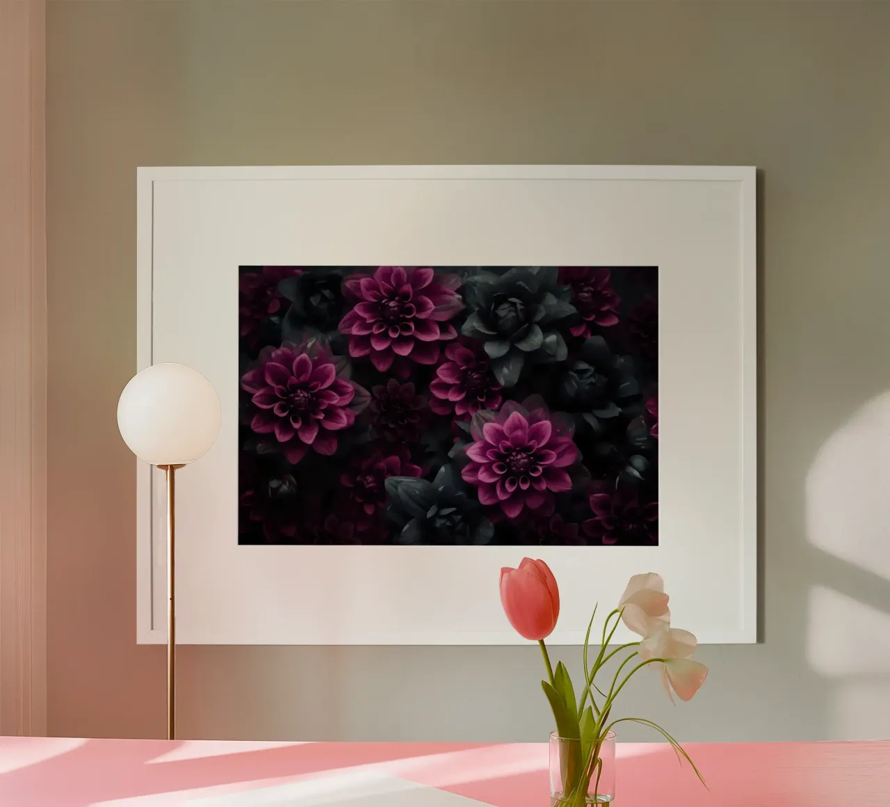 Giardino di mezzanotte Fiori di velluto opulenti poster con telaio in plastica da Andrea Haase Floral Passion