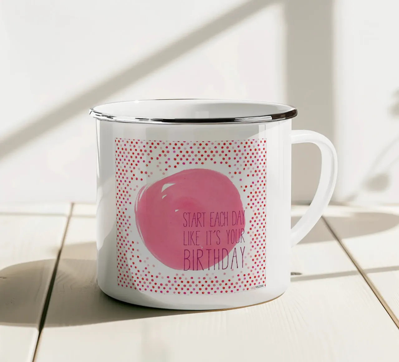 Birthday tazza in smalto da La Belette Rose