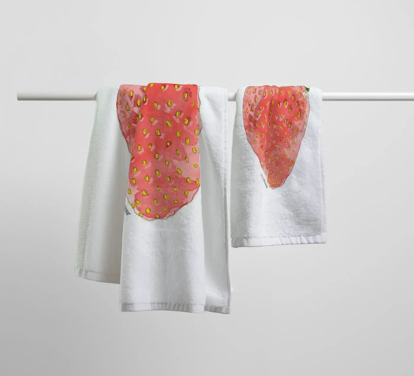 Fraise badhanddoek van La Belette Rose