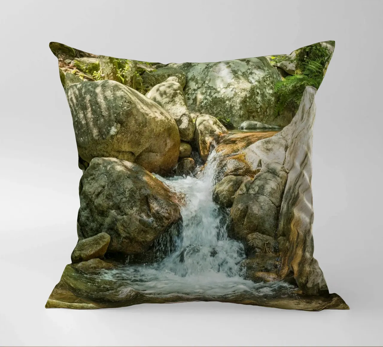 Cascata cuscino da Curious Collections by Marielle Leenders