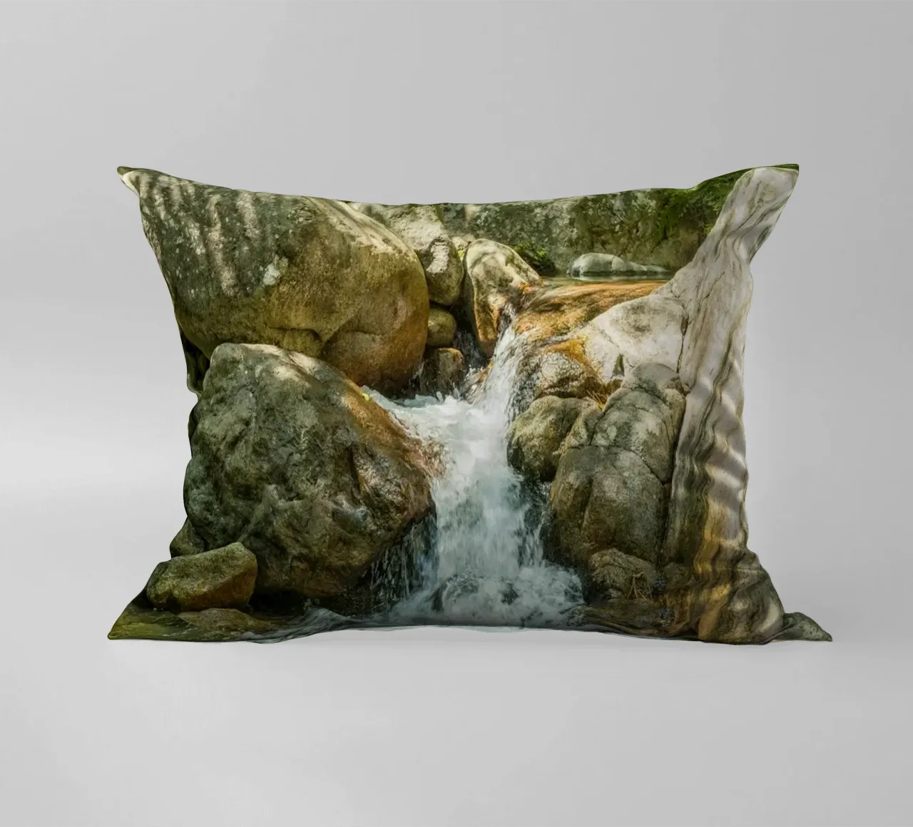 Cascata cuscino da Curious Collections by Marielle Leenders