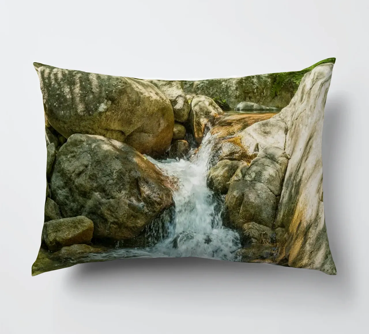 Cascata cuscino da Curious Collections by Marielle Leenders