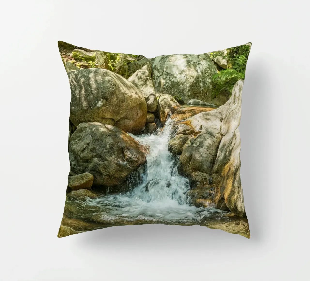 Cascata cuscino da Curious Collections by Marielle Leenders