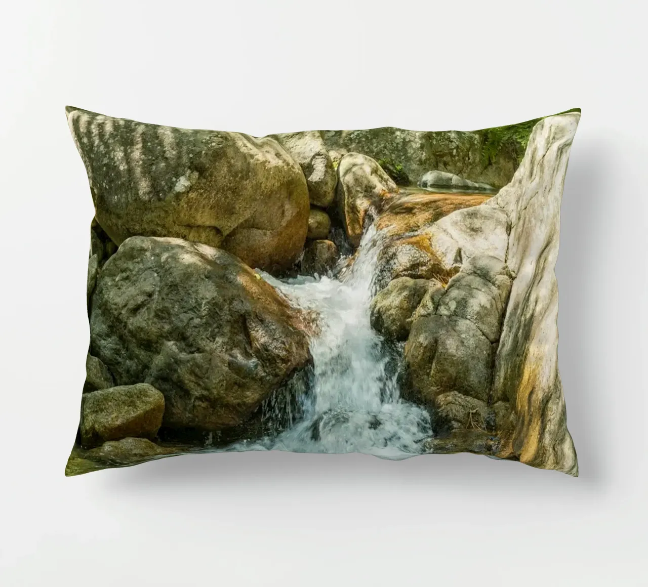 Cascata cuscino da Curious Collections by Marielle Leenders