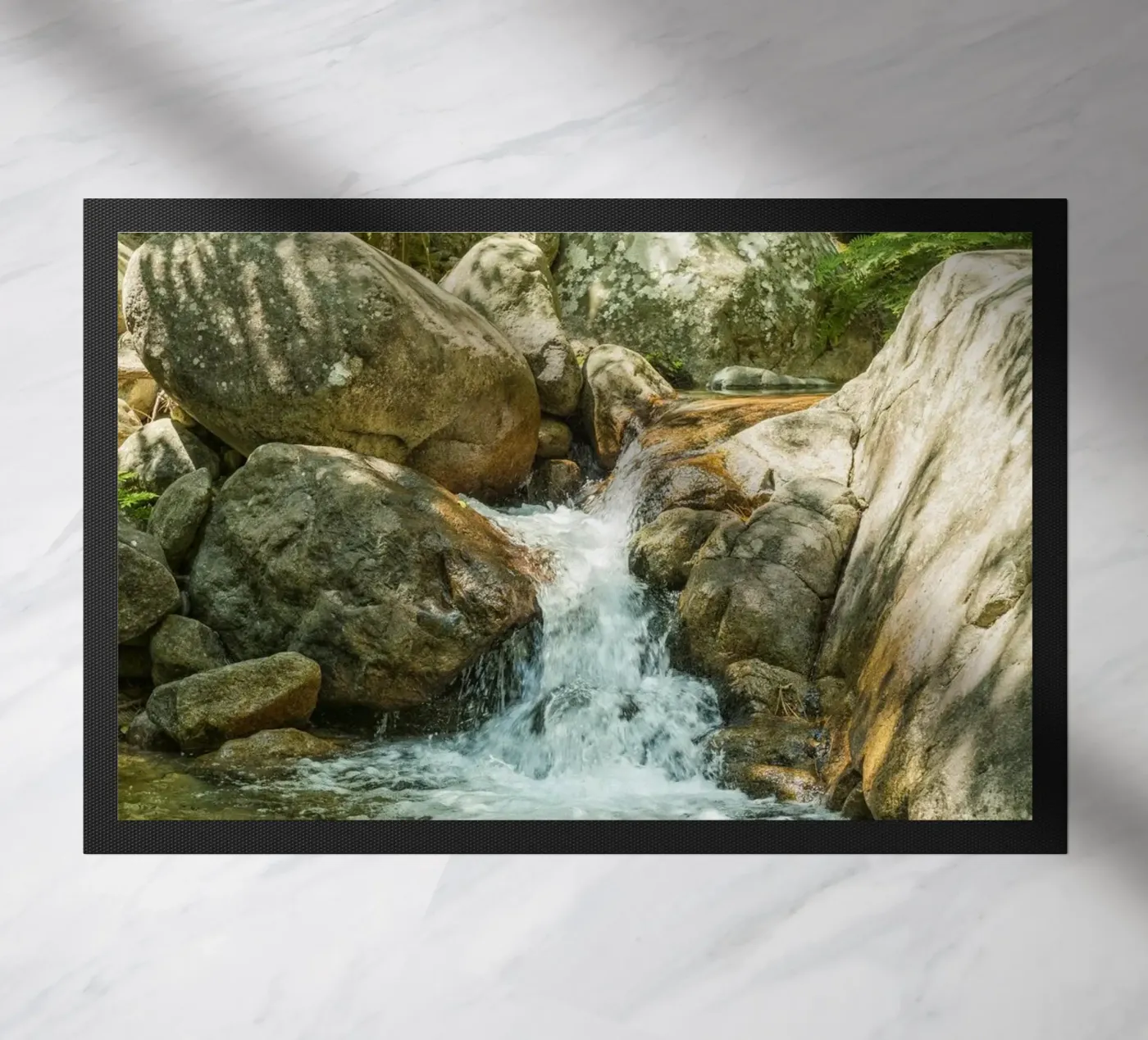 Waterfall Fußmatte von Curious Collections by Marielle Leenders