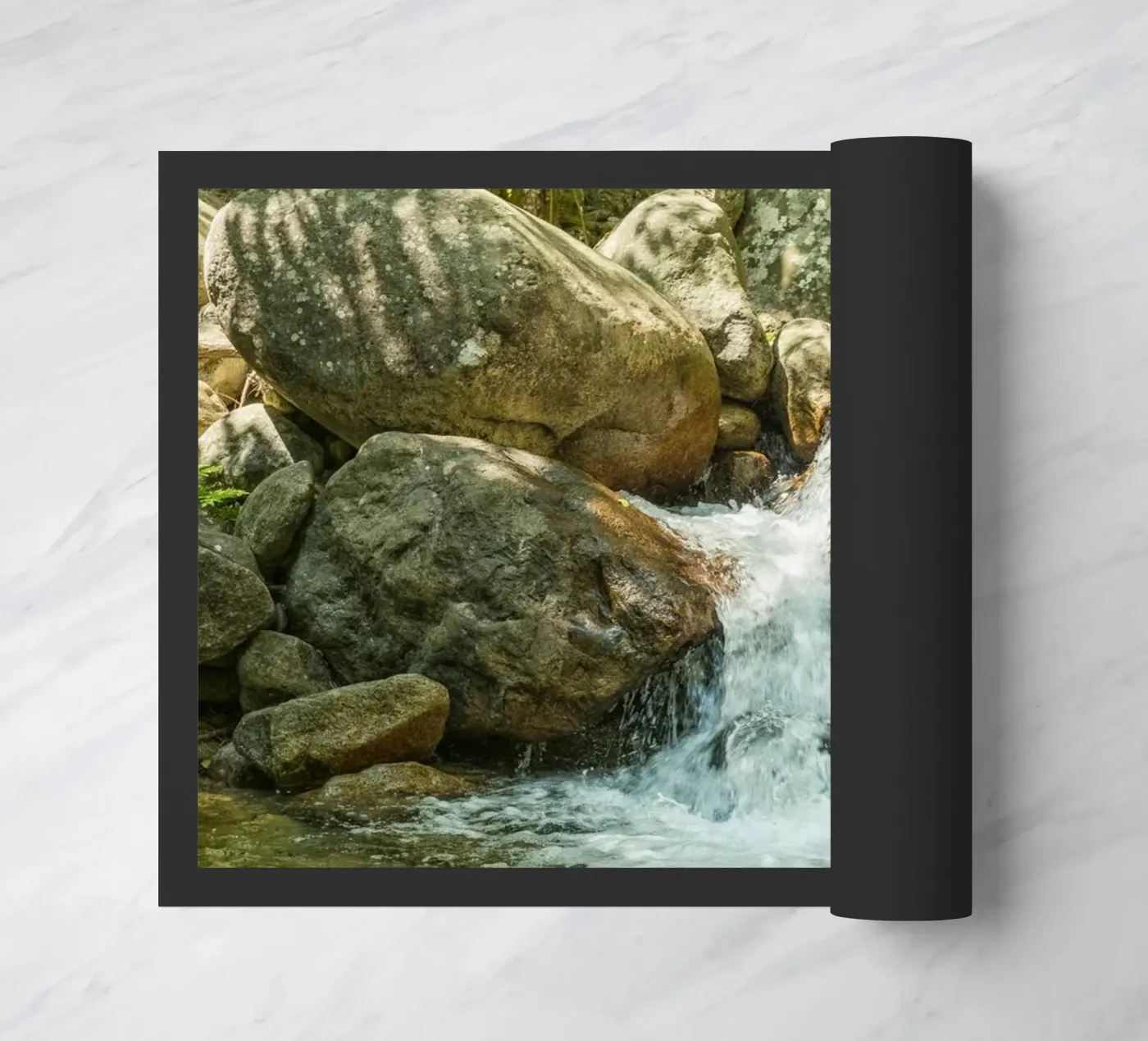 Waterfall Fußmatte von Curious Collections by Marielle Leenders