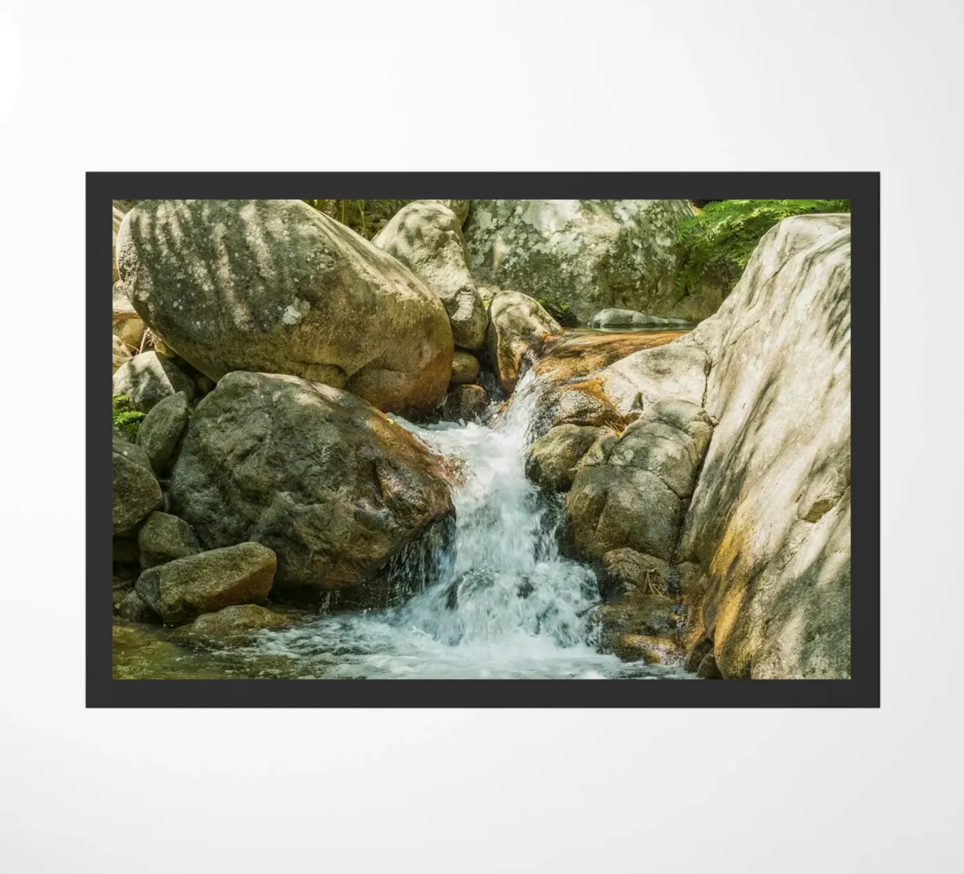 Waterfall Fußmatte von Curious Collections by Marielle Leenders