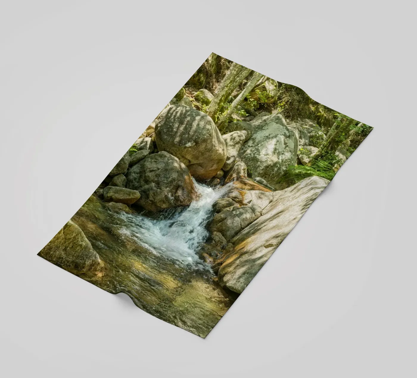 Waterfall Strandtuch von Curious Collections by Marielle Leenders