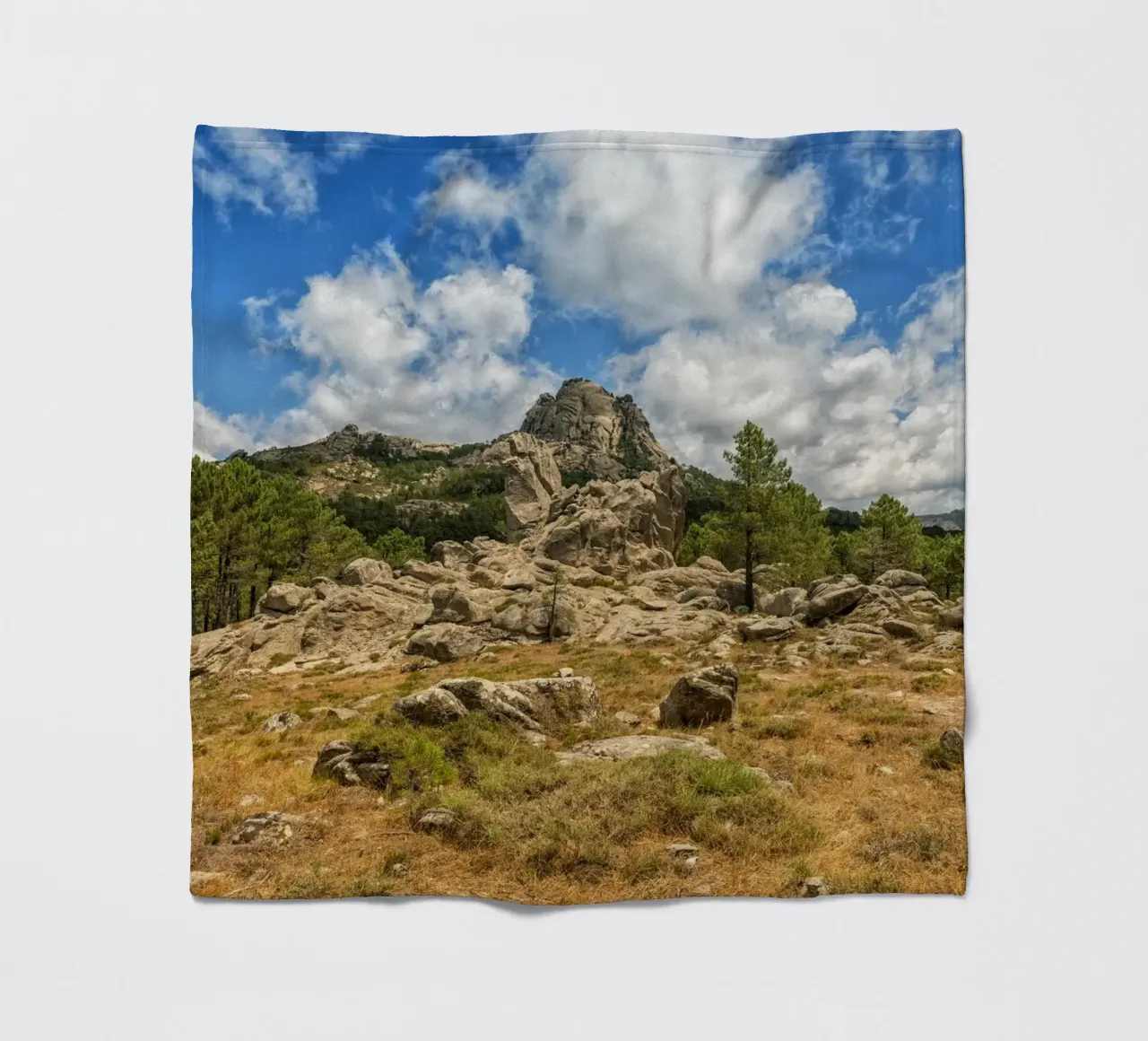 Mountainview Corsica fleece blanket by Curious Collections by Marielle Leenders