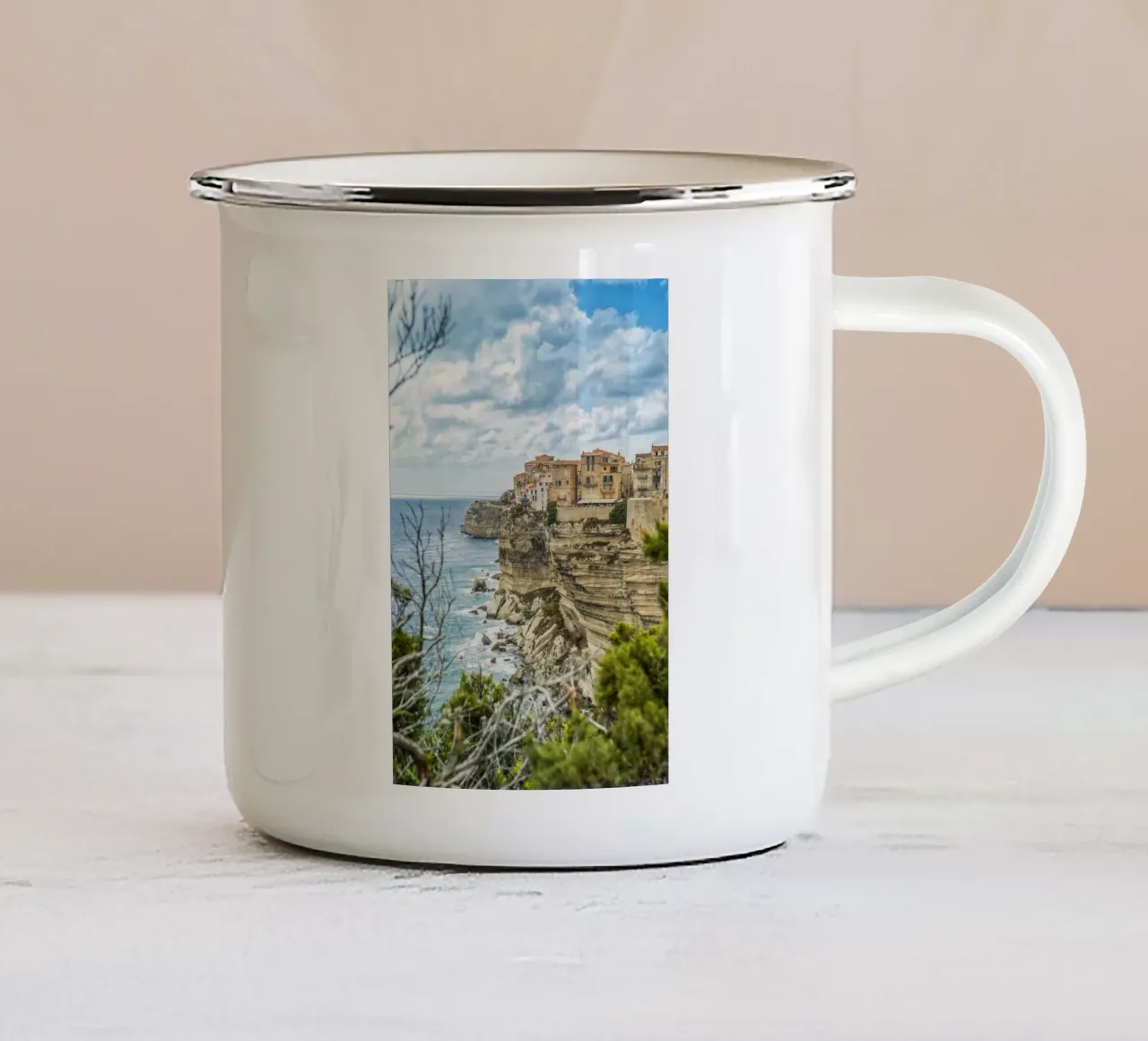Bonifacio Corsica tazza in smalto da Curious Collections by Marielle Leenders