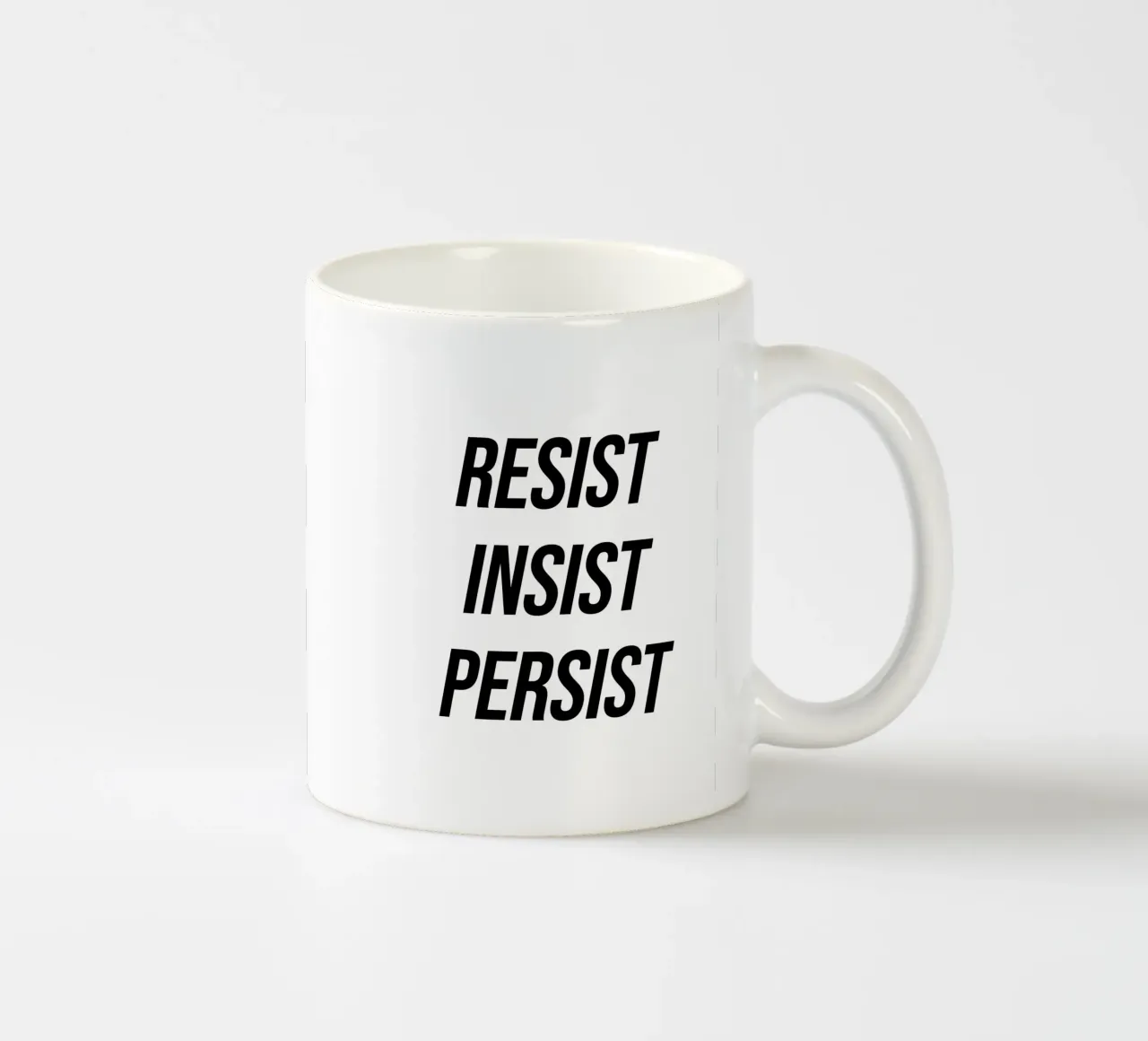Resistere insistere persistere tazza in ceramica da Paigaam Studio