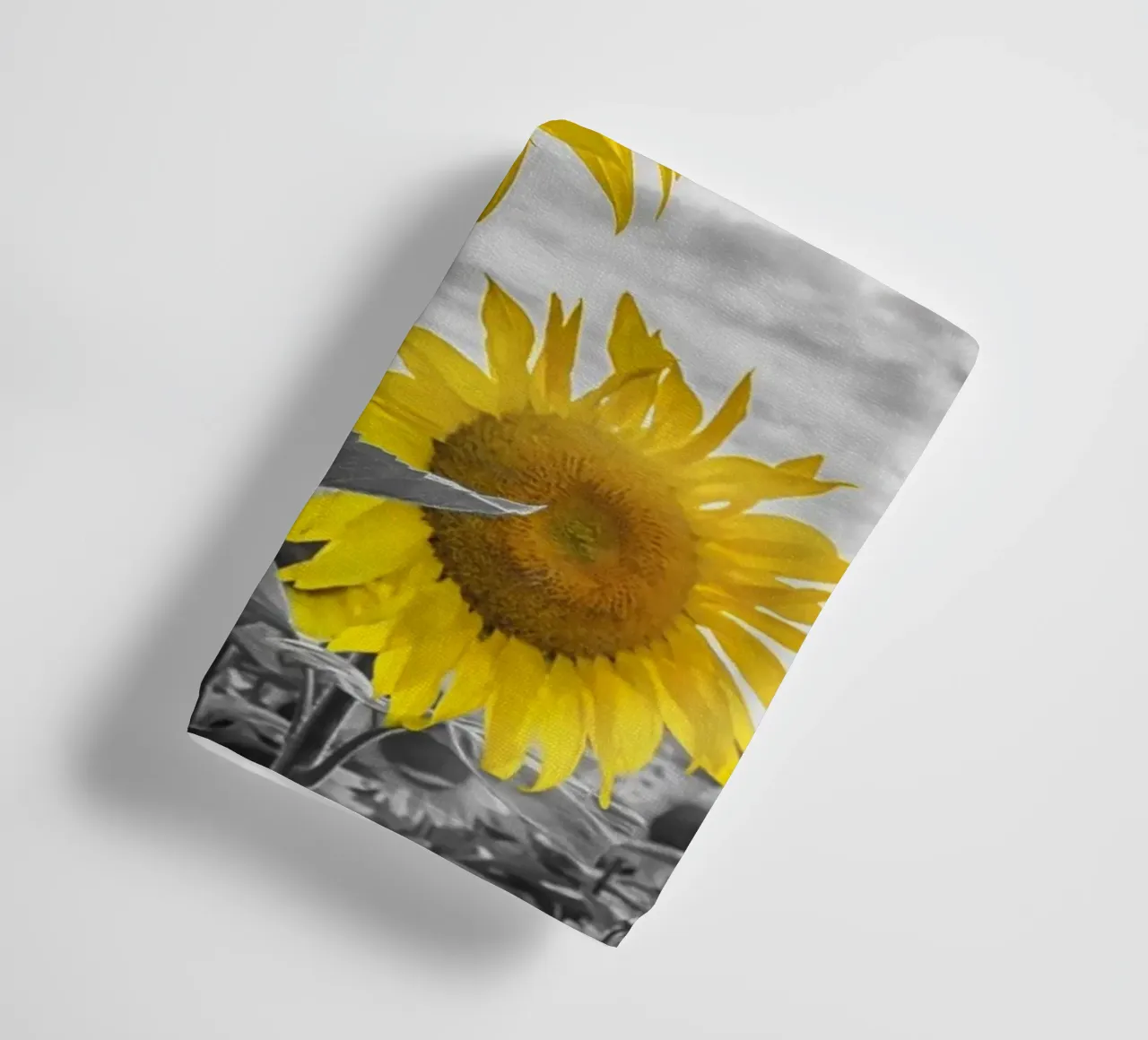 Due girasoli a fuoco asciugamano da bagno da Melanie Viola