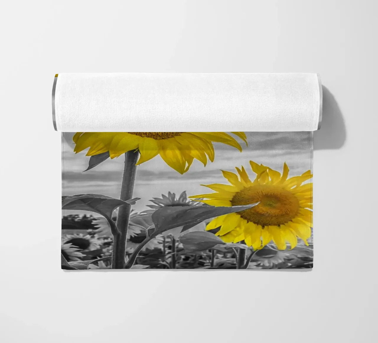Due girasoli a fuoco telo mare da Melanie Viola