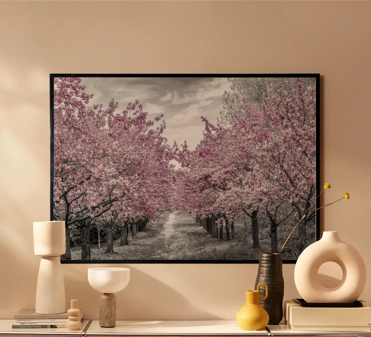 Incantevole viale dei ciliegi in fiore poster con telaio in legno da Melanie Viola