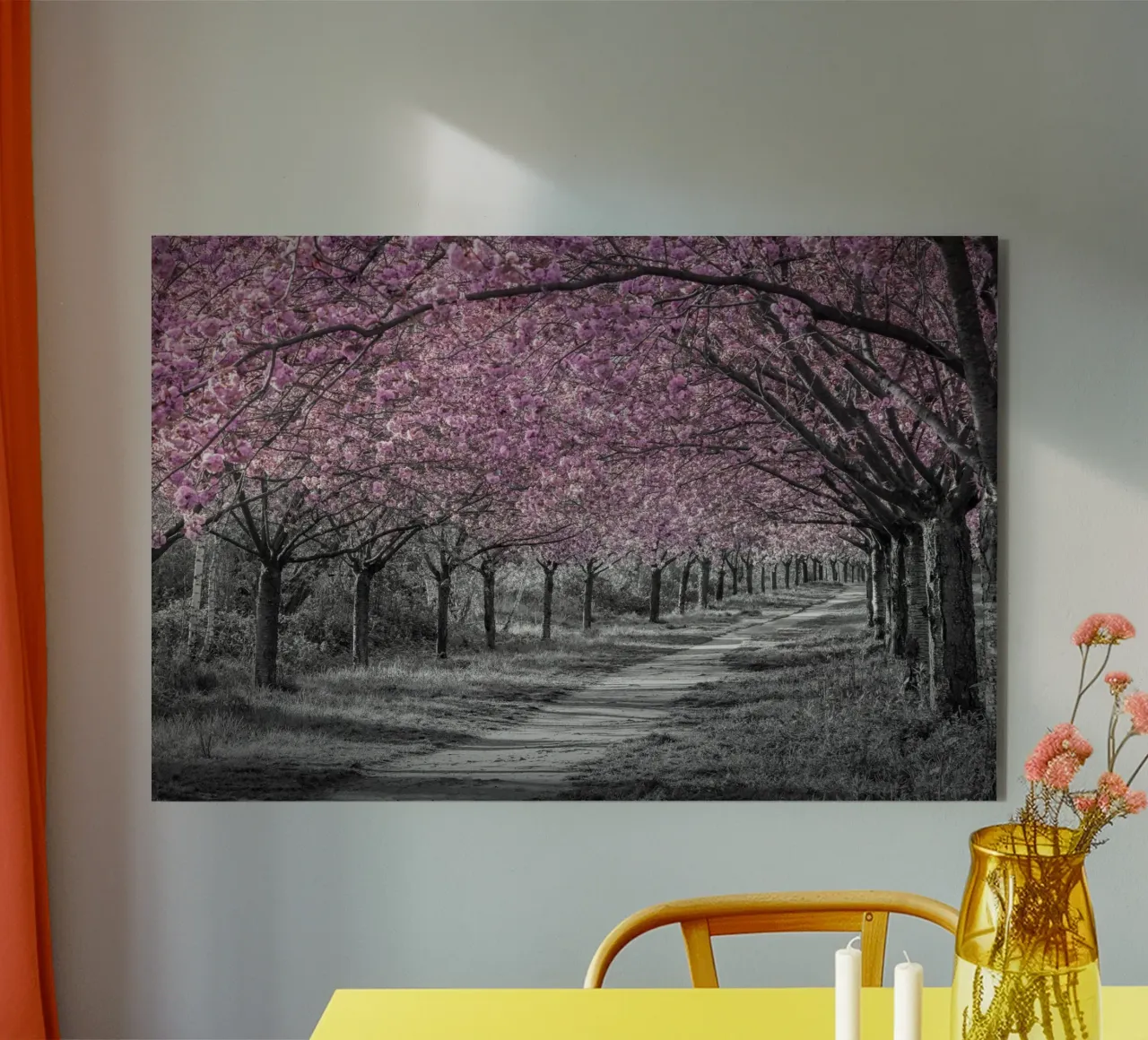 Incantevole viale di ciliegi in fiore in rosa alluminio dibond da Melanie Viola