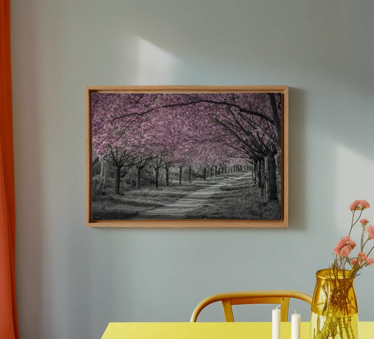 Incantevole viale di ciliegi in fiore in rosa tela con Cornice a cassetta da Melanie Viola