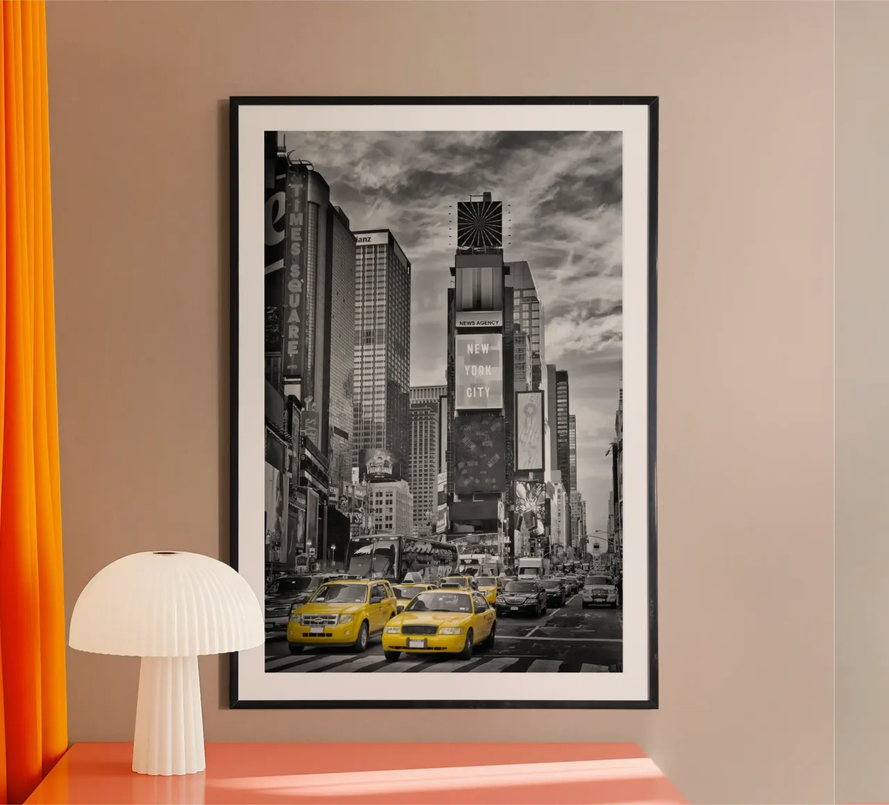 NEW YORK CITY Times Square | Colorkey poster con telaio in legno da Melanie Viola