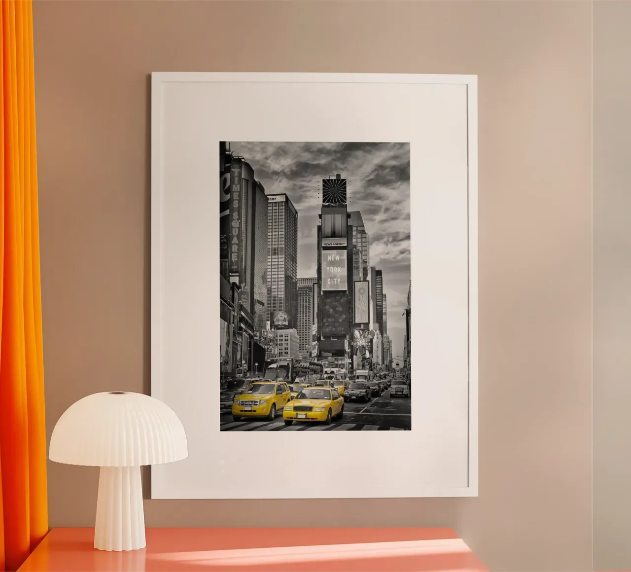 NEW YORK CITY Times Square | Colorkey poster con telaio in legno da Melanie Viola