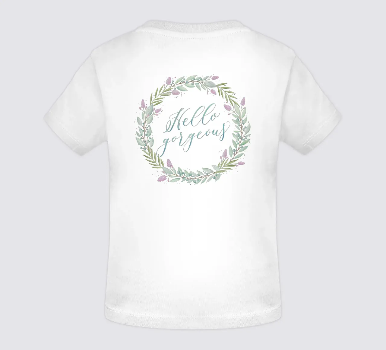 Ghirlanda floreale: Ciao, splendido. Fiori con calligrafia delicata maglietta neonato da CalliLetters