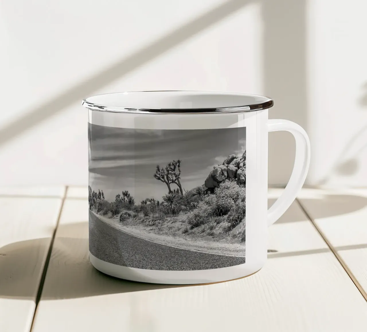 Park Boulevard, Parco Nazionale di Joshua Tree tazza in smalto da Melanie Viola