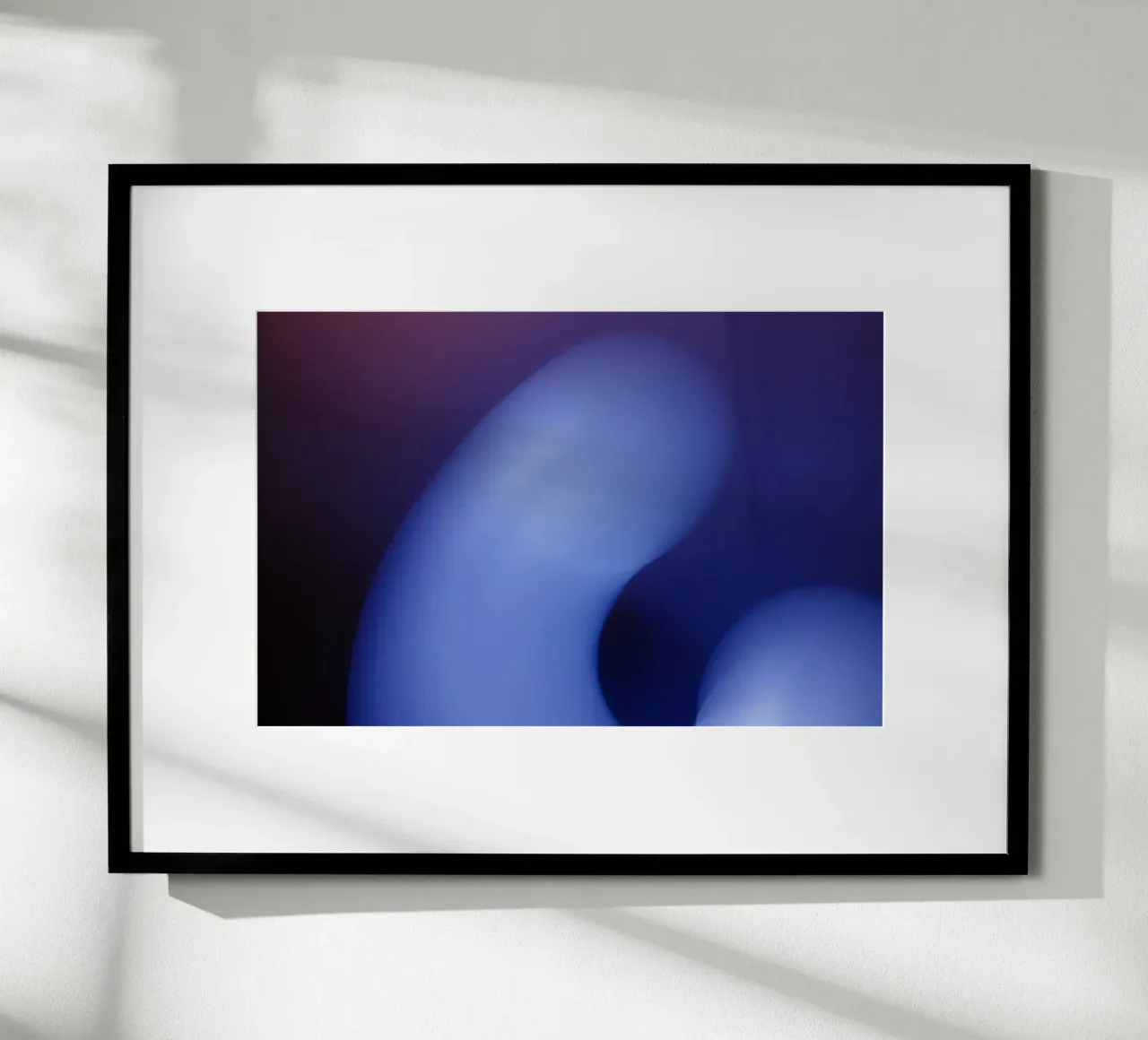 Blue II poster con telaio in legno da Kristin R