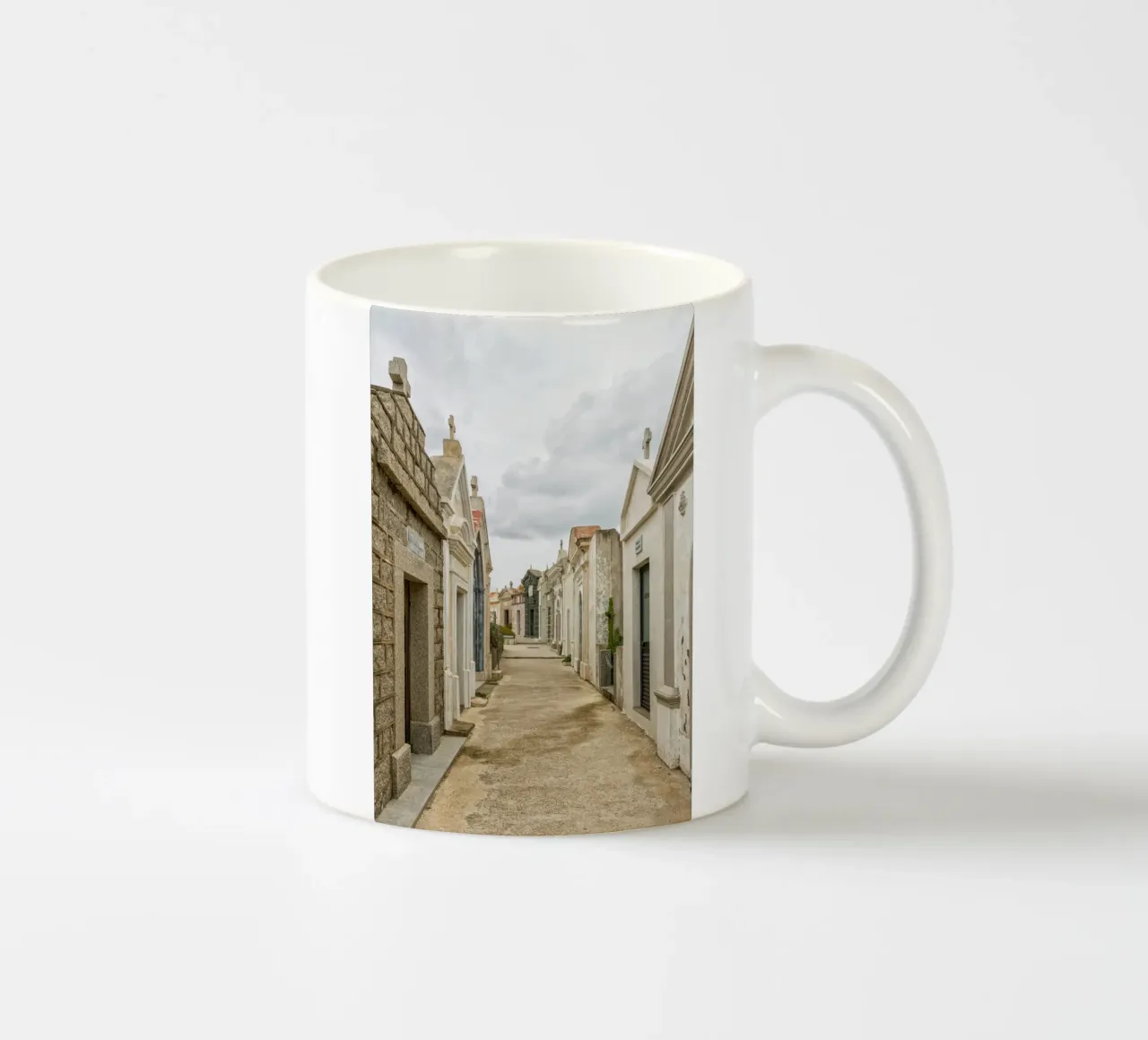 Case funerarie tazza in ceramica da Curious Collections by Marielle Leenders