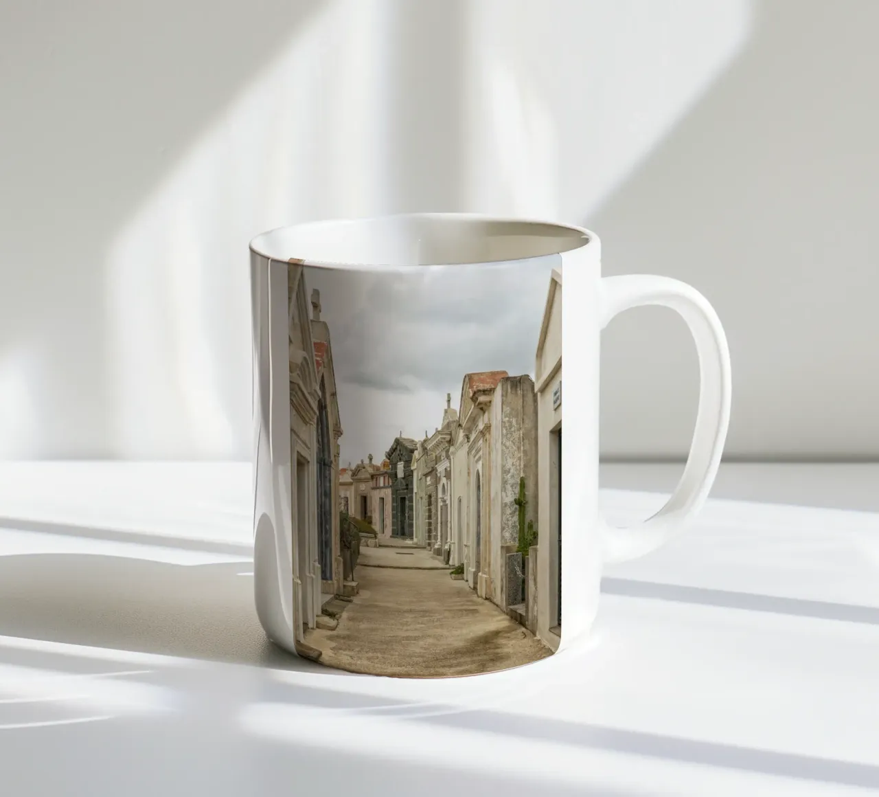 Case funerarie tazza in ceramica da Curious Collections by Marielle Leenders