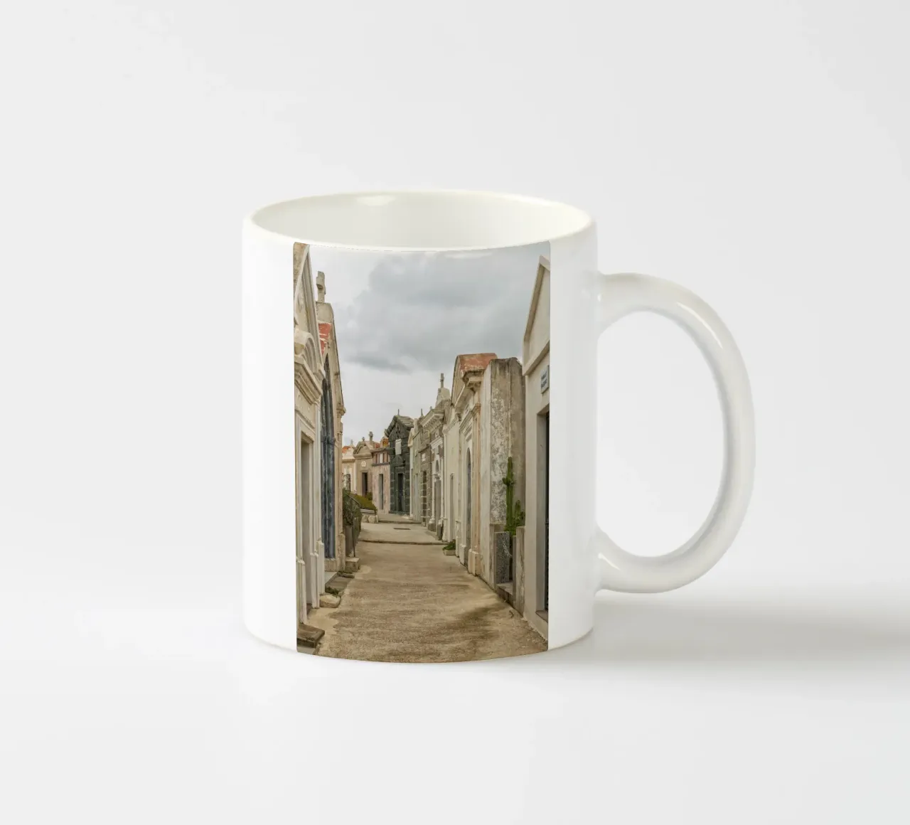 Case funerarie tazza in ceramica da Curious Collections by Marielle Leenders