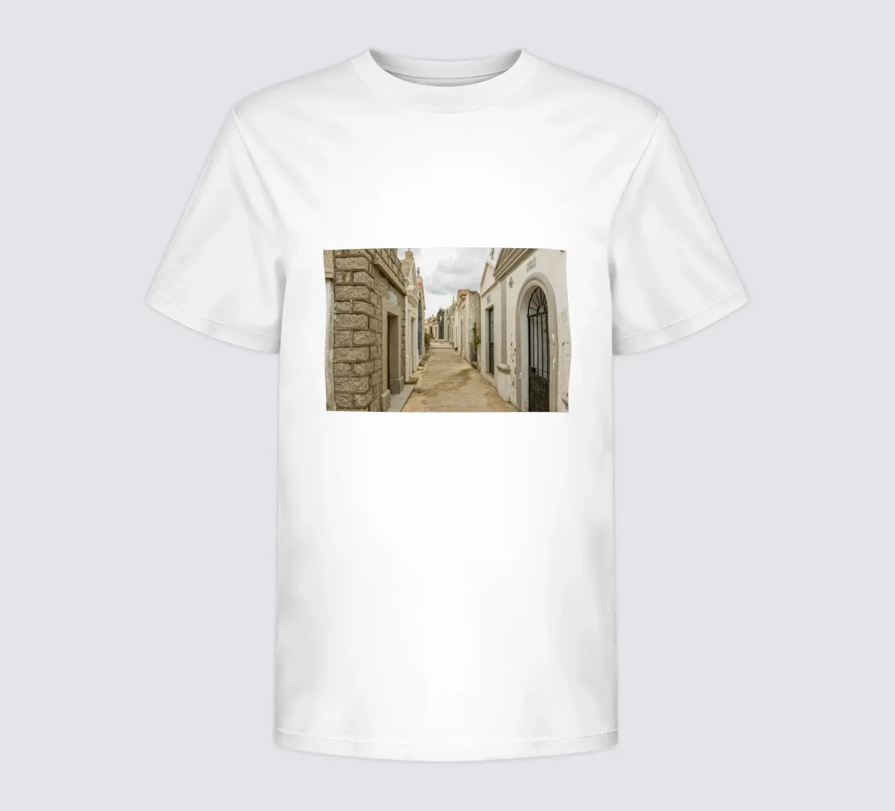 Historischer Friedhof Kinder T-Shirt von Curious Collections by Marielle Leenders