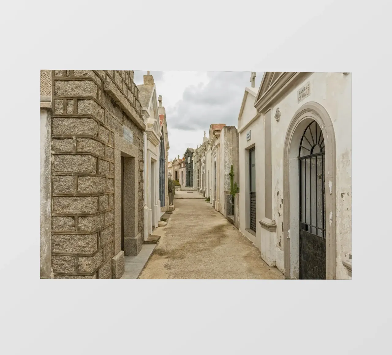 Cimitero storico pellicola backlit da Curious Collections by Marielle Leenders