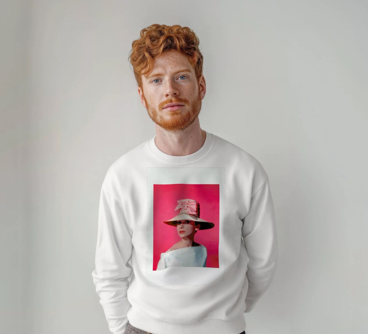 Audrey Hepburn in Funny Face, 1957 Sweatshirt von Gallery Print and Art Limited