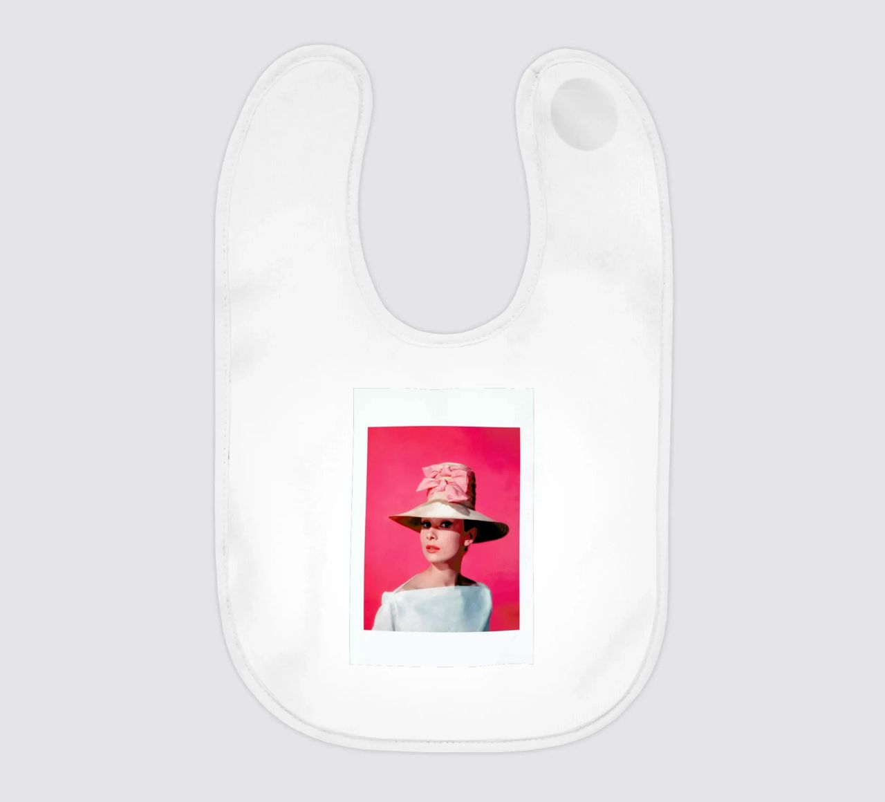 Audrey Hepburn in Funny Face, 1957 Babylätzchen von Gallery Print and Art Limited