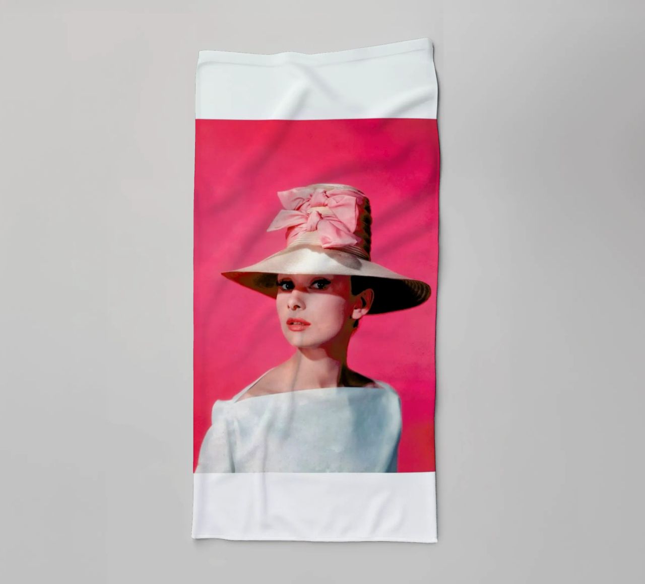 Audrey Hepburn in Funny Face, 1957 Handtuch von Gallery Print and Art Limited