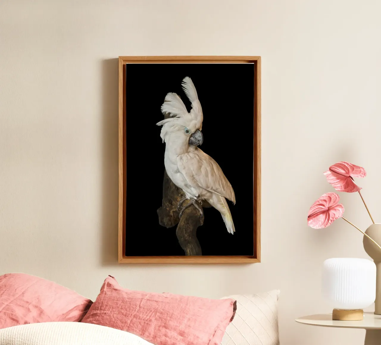 Cacatua bianco tela con Cornice a cassetta da Curious Collections by Marielle Leenders