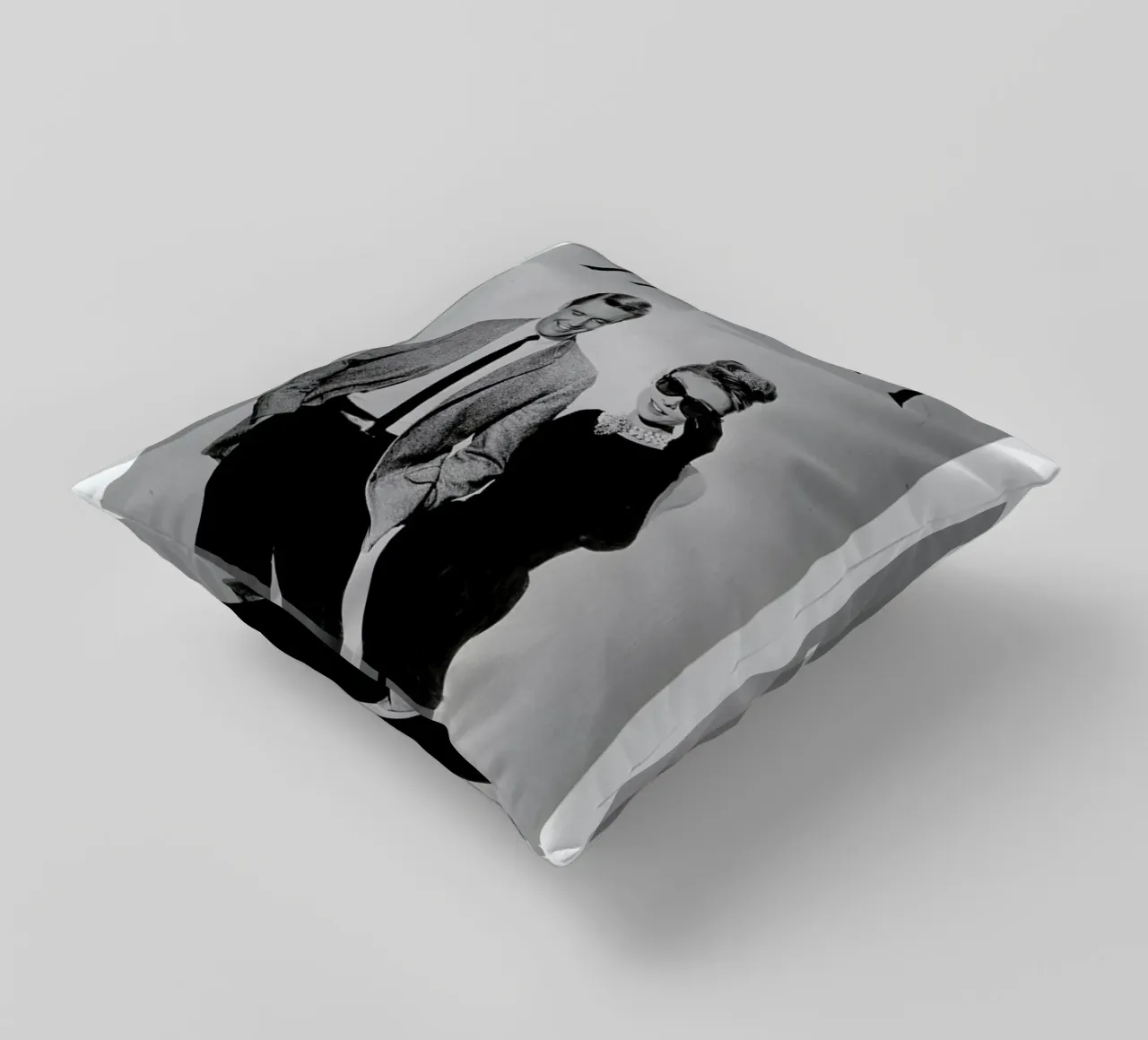 Breakfast at Tiffany's cuscino da Gallery Print and Art Limited