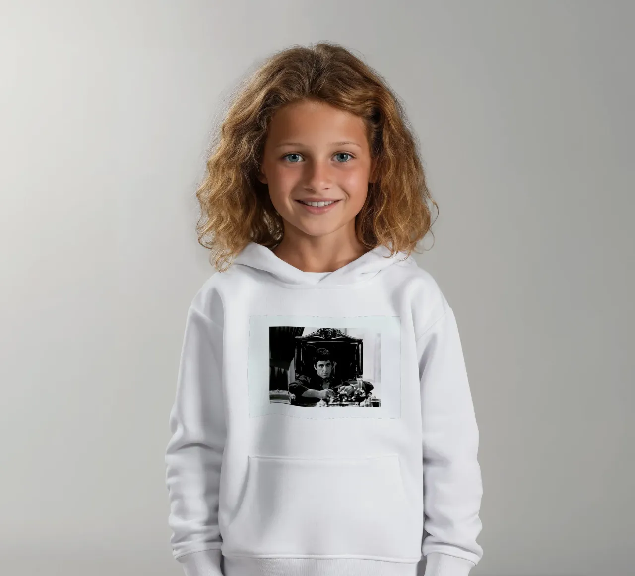 Al Pacino in Scarface sudadera con capucha para niño de Gallery Print and Art Limited