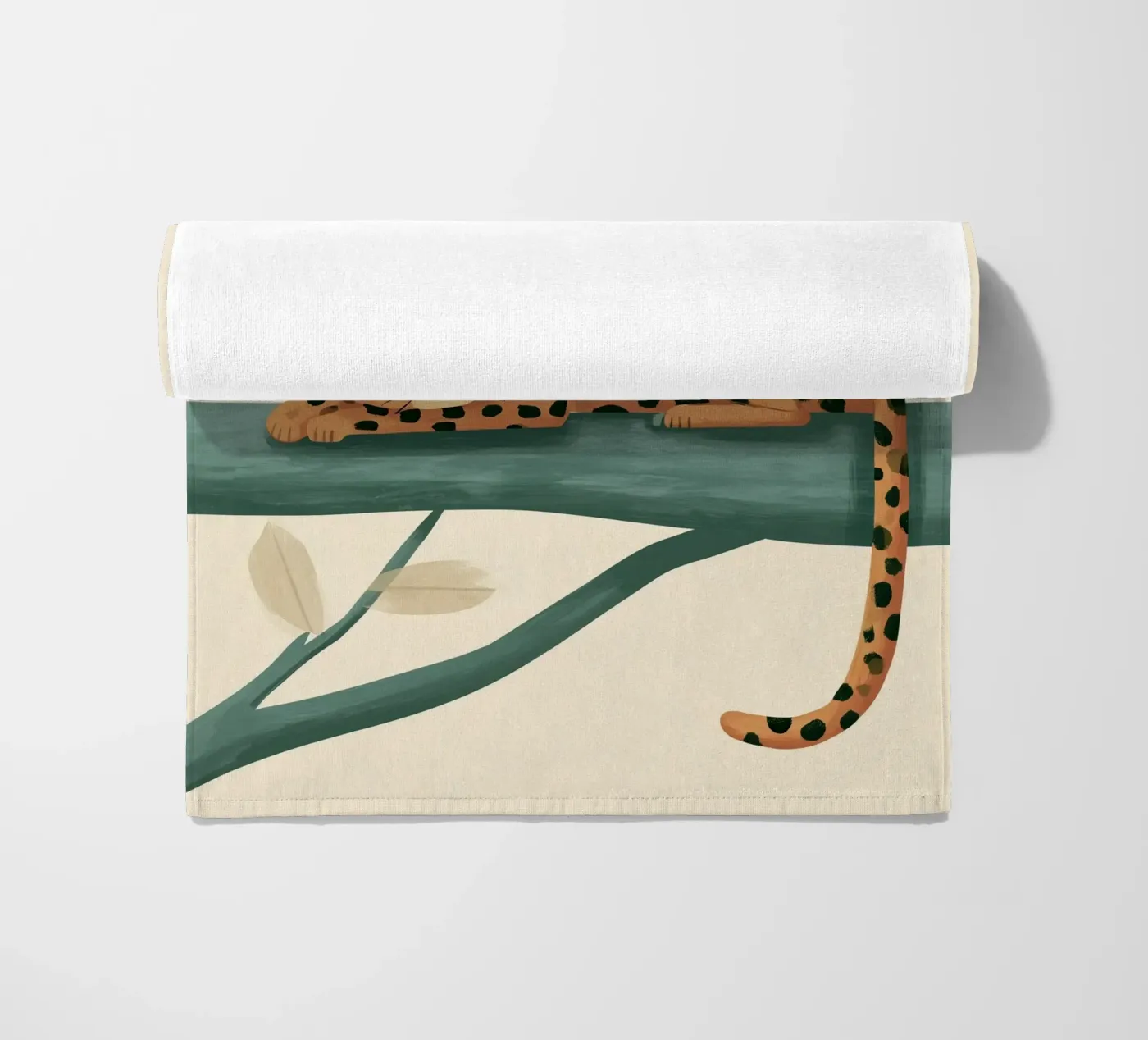 Napping Leopard Strandtuch von Lilo