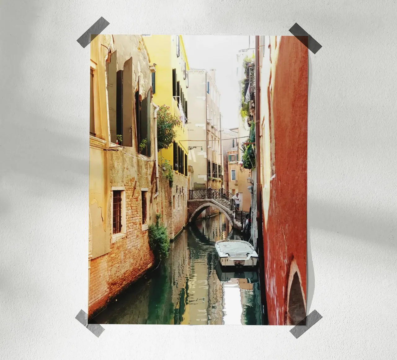 Venice Canal poster con telaio in alluminio da Artsy Bessy