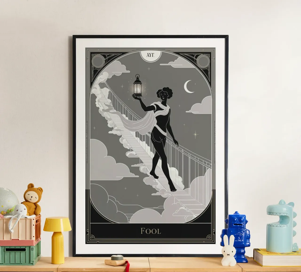 The Fool – The Wanderer’s Call Poster mit Holzrahmen von Mystique & Muse