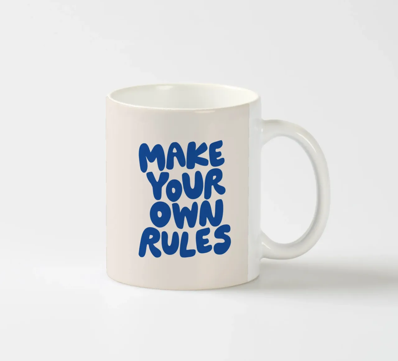 Crea le tue regole Design tipografico in blu tazza in ceramica da THE MOTIVATED TYPE