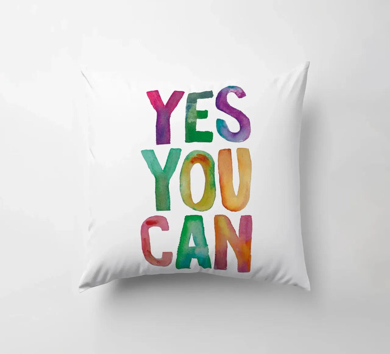 Yes You Can Rainbow Typography Design per le camere dei bambini cuscino da THE MOTIVATED TYPE