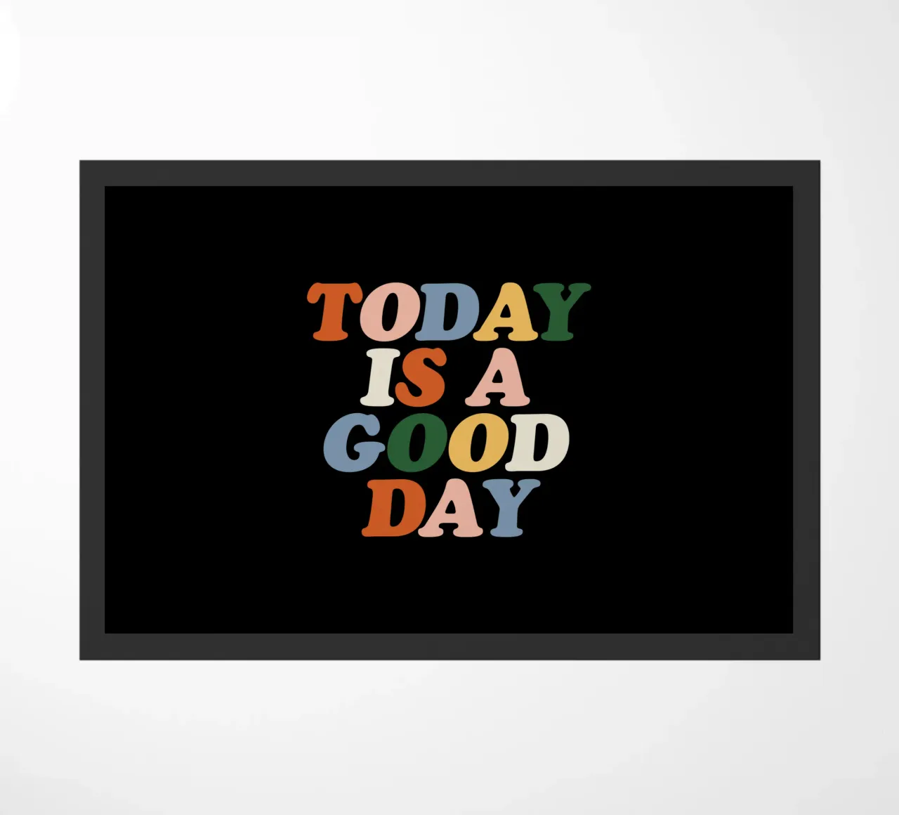 Today is a Good Day Retro Typografie Design on Black paillasson de THE MOTIVATED TYPE