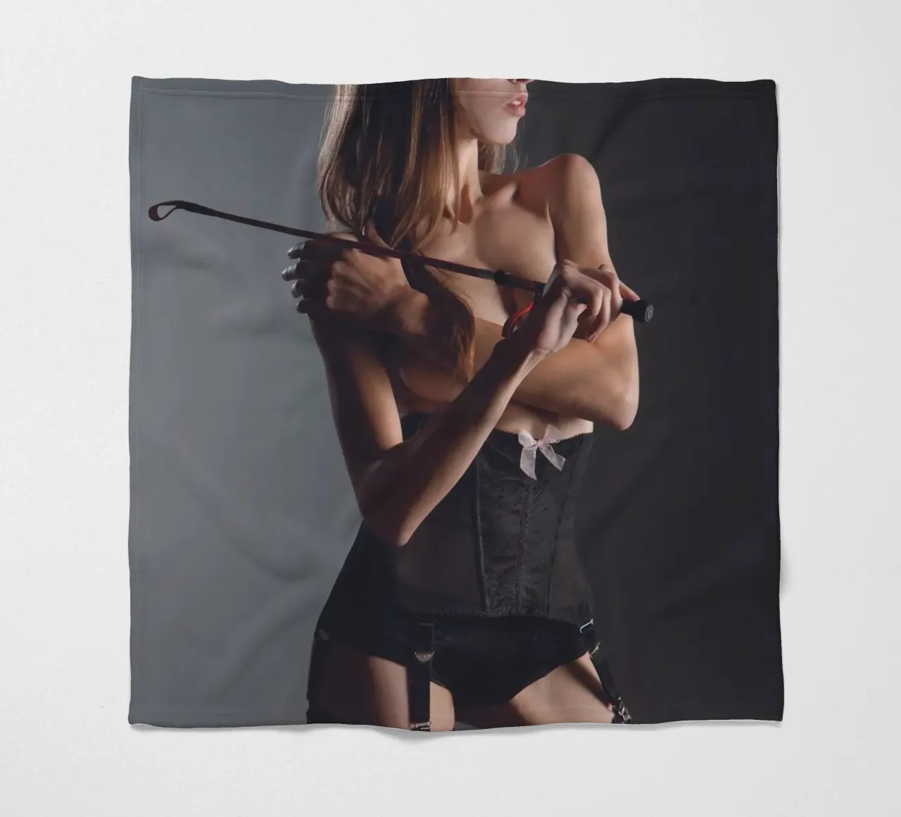 Jane in nero coperta in pile da Dave Hare Photography