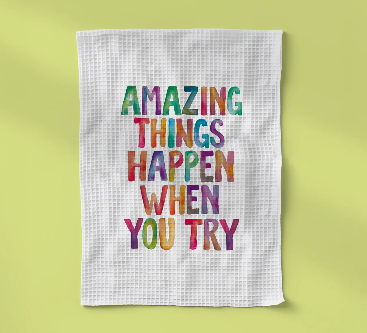 Amazing Things Happen When You Try Arc-en-ciel Typographie torchon de THE MOTIVATED TYPE