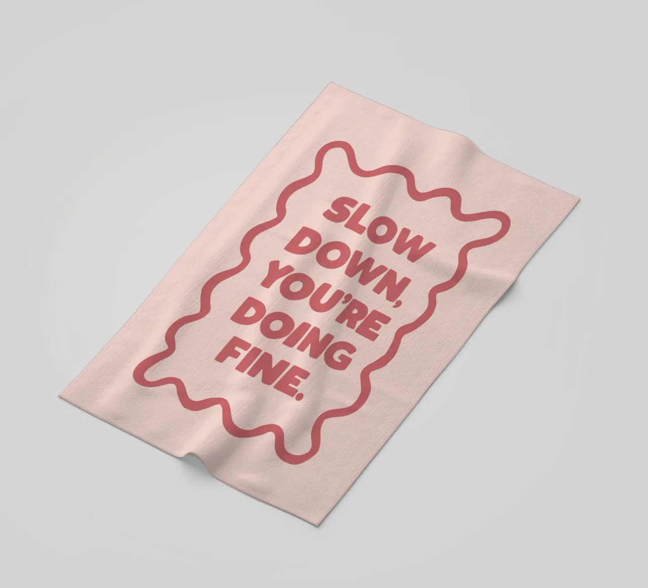 Slow Down You're Doing Fine Typografie Design in PInk telo mare da THE MOTIVATED TYPE