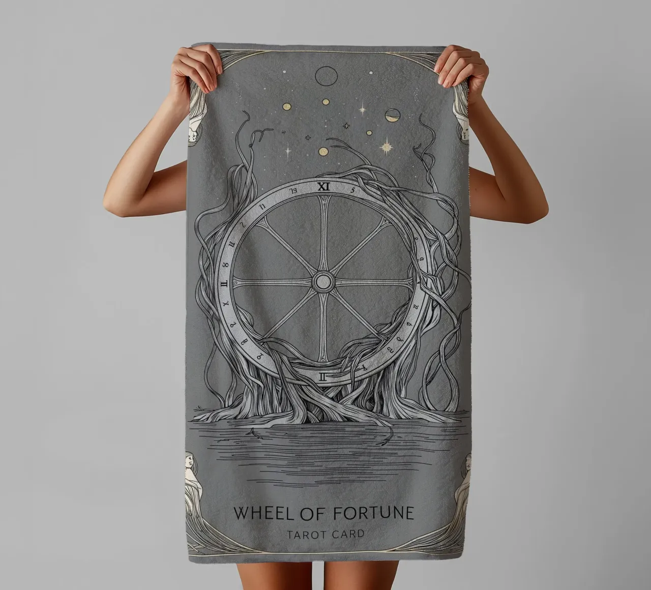 Das Glücksrad - Die Spirale der Zeit Handtuch von Mystique & Muse