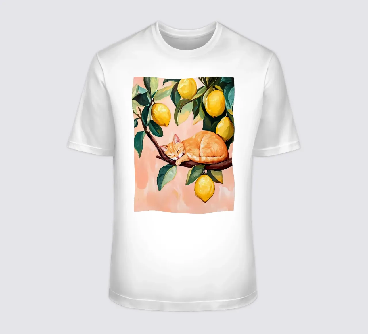 Gatto rosso addormentato su un albero di limoni t-shirt da IamHomeStudio