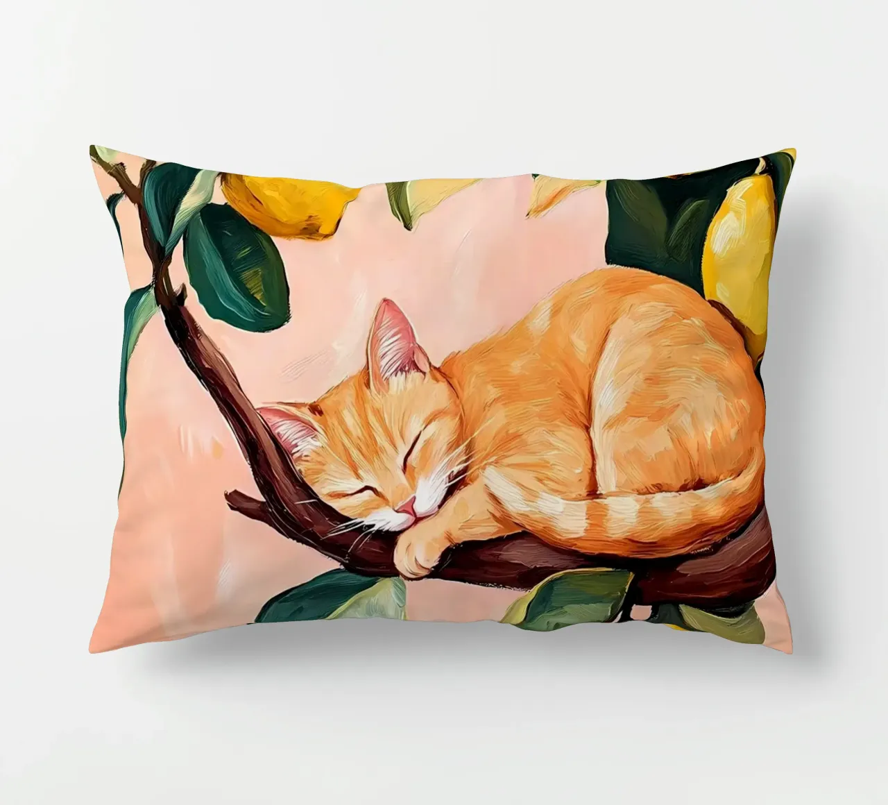 Gatto rosso addormentato su un albero di limoni cuscino da IamHomeStudio